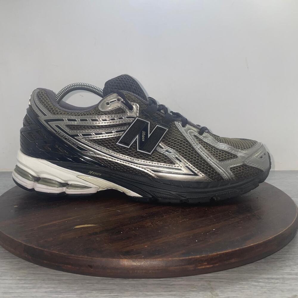 New Balance 1906R Shoes Men's 12 Black Metallic Silver Athletic Sneakers *FLAWS